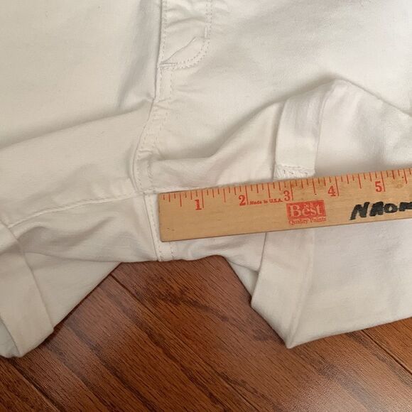 Universal Thread size 2 white distressed shorts - Picture 4 of 9
